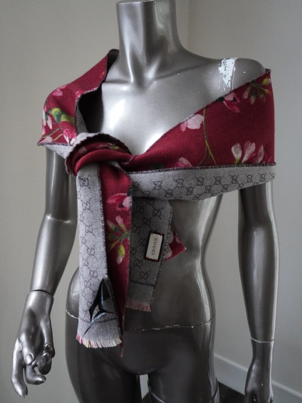 Authentic GUCCI Wool GG Monogram Bloom Scarf 69x7.75